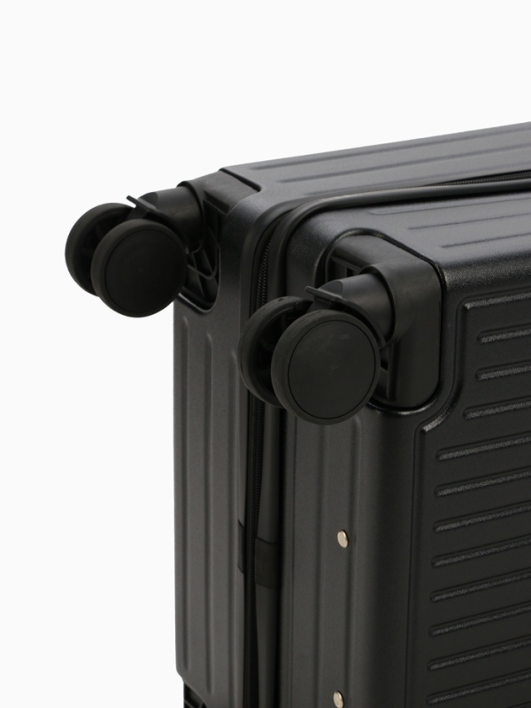 Чемодан 24 Чемодан 24", PС, 42*27*66, отд на молнии, код замок, 4 колеса, черный