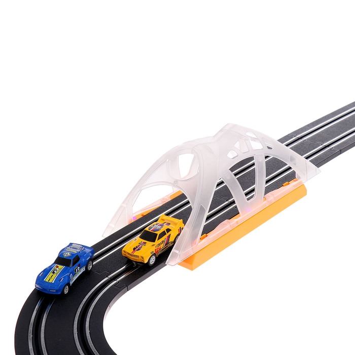 Автотрек «Турбо кросс», с 4 машинами работает от сети, длина трека 8,38 м. Автотрек «Турбо кросс», с 4 машинами работает от сети, длина трека 8,38 м.