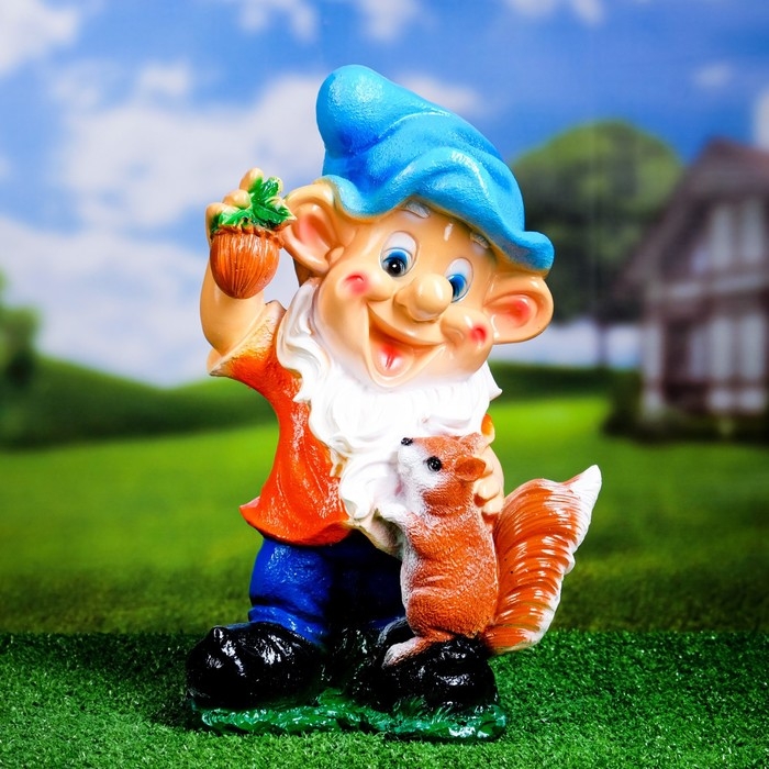 Садовая фигура  Садовая фигура "Гном с белкой" 17х25х39см