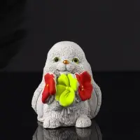 Фигура "Кролик с букетом" 7 см, серый