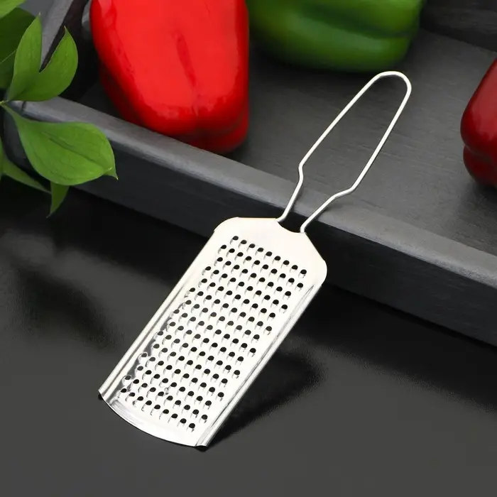 Тёрка для сыра мелкая Доляна «Помощник», 21×5.5 см, с ручкой, серебристая Тёрка для сыра мелкая Доляна «Помощник», 21×5.5 см, с ручкой, серебристая