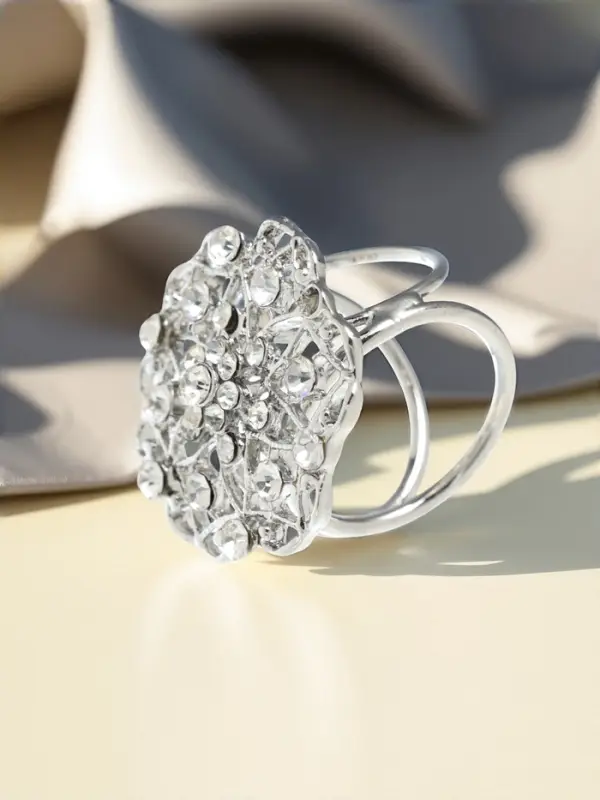 Кольцо для платка &laquo;Цветы Ажур&raquo;, белое в серебре