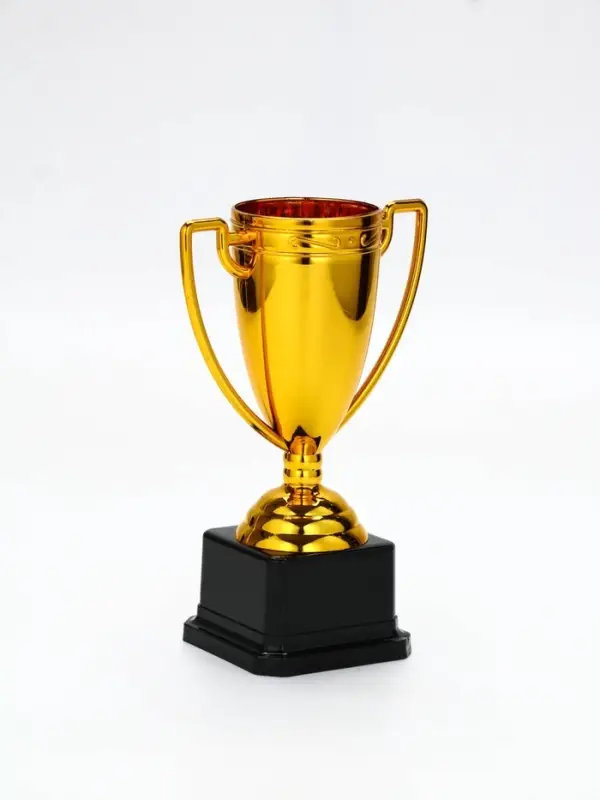 Кубок 093, наградная фигура, золото, подставка пластик ЧЕРНАЯ, 18,2 х 12 х 7,5 см Кубок 093, наградная фигура, золото, подставка пластик ЧЕРНАЯ, 18,2 х 12 х 7,5 см
