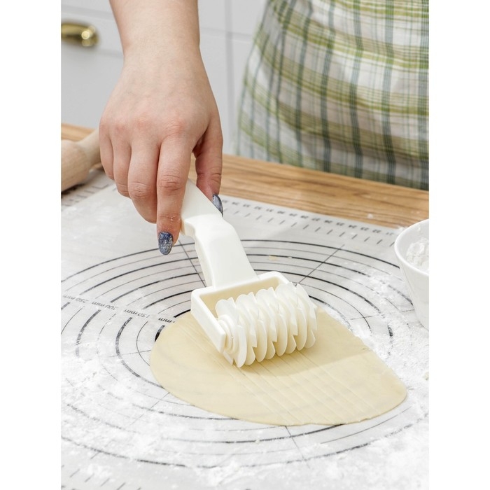 Валик для нарезки теста Доляна «Сетка», 20×7×4,5 см, цвет белый Валик для нарезки теста Доляна «Сетка», 20×7×4,5 см, цвет белый