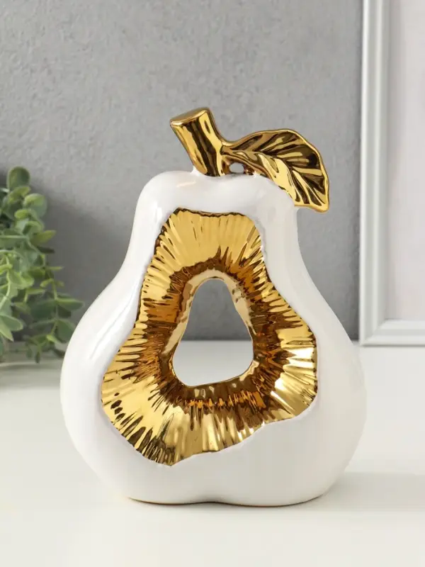 Сувенир керамика Сувенир керамика "Срез груши" белый с золотом 10х18х24,5 см