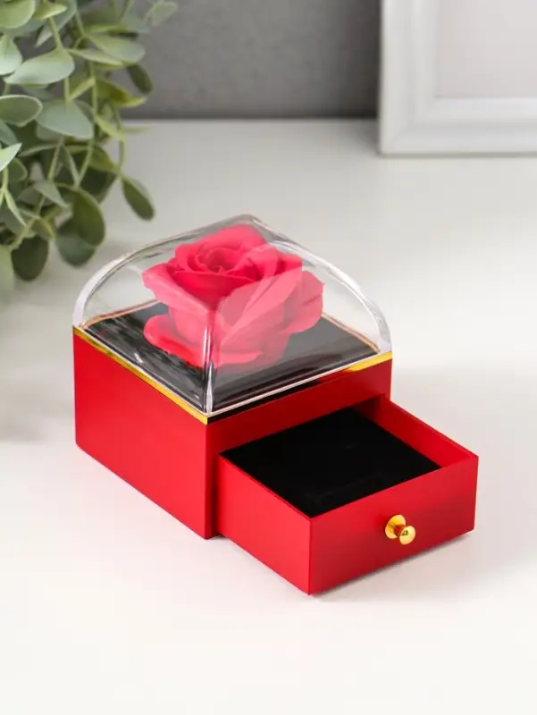 Шкатулка пластик "Роза в футляре" красная 6,8х6,8х7,5 см