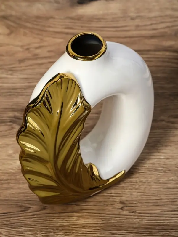 Ваза керамика настольная Ваза керамика настольная "Лорей" h=22х17,5 d=4 см, белый