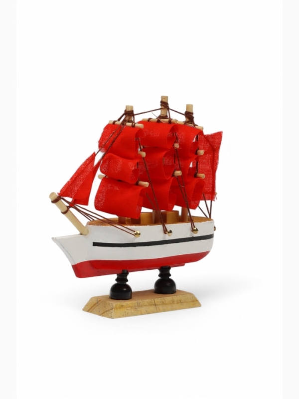 Корабль "Медуза" 10х3х10 см, белый корпус, красные паруса