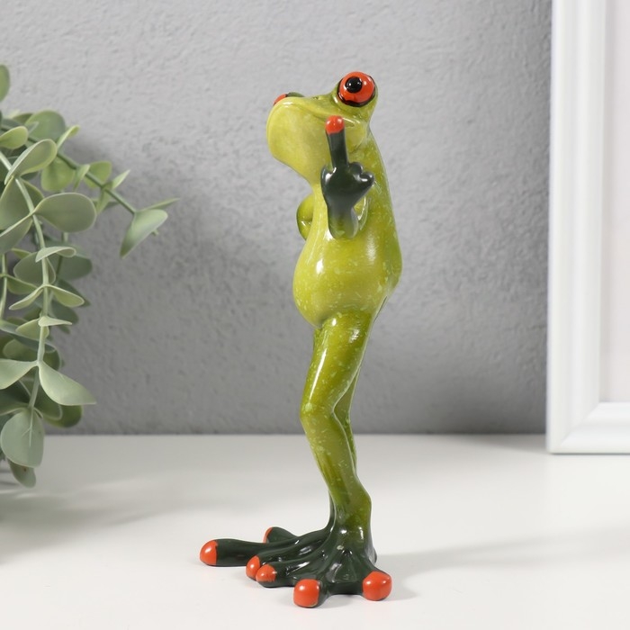 Сувенир полистоун лак Сувенир полистоун лак "Лягуха показывает средний палец" 7,5х6,8х15,7 см