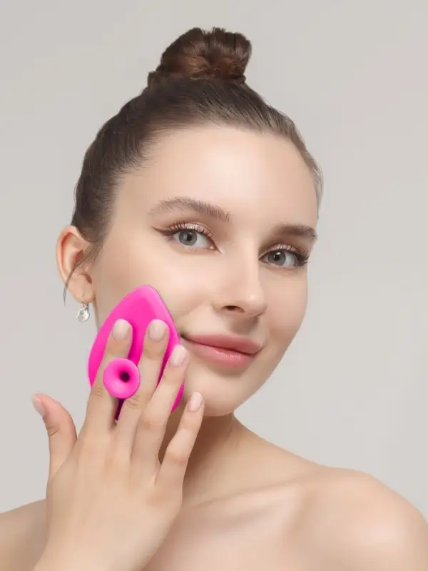 Щётка для умывания &laquo;Капля&raquo; на присоске, 9&times;7 см, МИКС