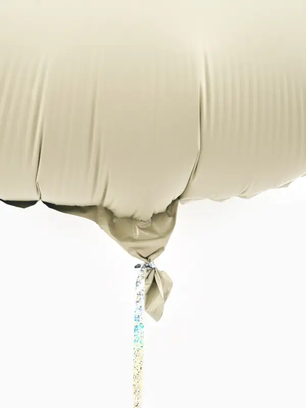 Воздушный шар фольгированный 32" "Кошечка с короной" цвет кремовый