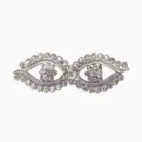 Зажим для кардигана "Ажур", глазки, цвет белый в серебре Зажим для кардигана "Ажур", глазки, цвет белый в серебре