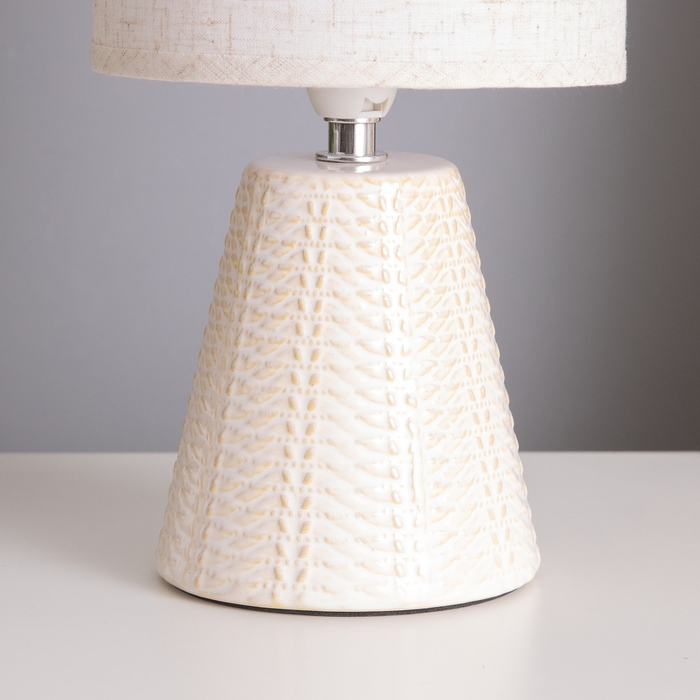 Лампа настольная Лампа настольная "Бланка" 1х40Вт Е14 бежевый 14х14х29см