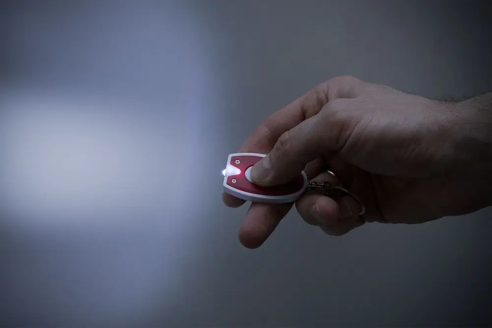 Брелок-фонарик Vivid, ver.2, красный с белым Брелок-фонарик Vivid, ver.2, красный с белым