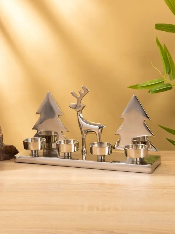 Подсвечник на 4 свечи &laquo;Рудольф и ёлки&raquo;, 30&times;9&times;15 см, алюминий