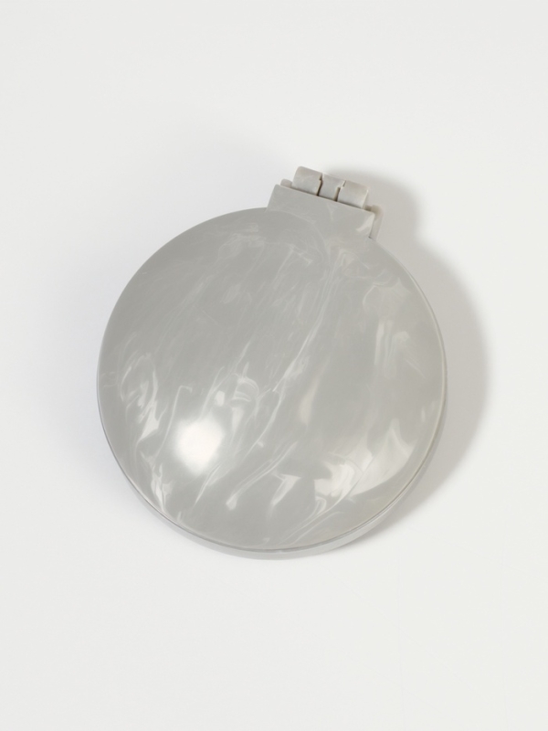 Расческа массажная складная круг МРАМОР d7/7,5*7*2,5см пластик серый пакет QF Расческа массажная складная круг МРАМОР d7/7,5*7*2,5см пластик серый пакет QF