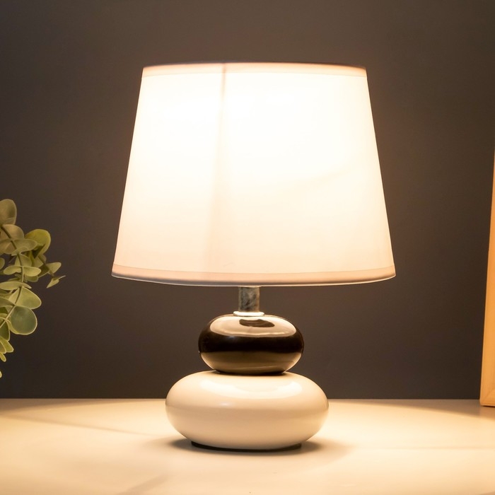 Настольная лампа Настольная лампа "Баланс" Е14 40Вт бело-черный 17,5х17,5х23 см RISALUX