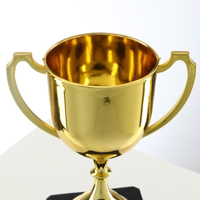 Кубок 013В, наградная фигура, золото, подставка пластик, 18,5 х 11,5 х 8 см. Кубок 013В, наградная фигура, золото, подставка пластик, 18,5 х 11,5 х 8 см.