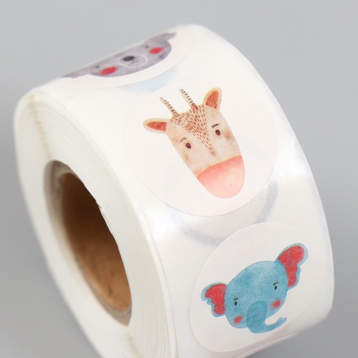 Наклейка бумага "Нарисованные звери" d=2,5 см 500 шт в рулоне 3х6,5х6,5 см