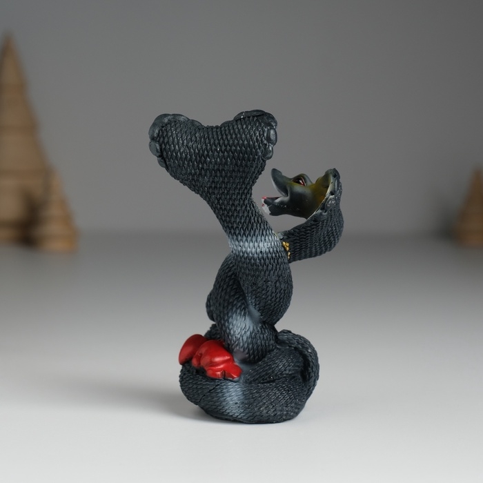 Сувенир полистоун Сувенир полистоун "Змеи тёмные в обнимку" 5,8х4,8х9 см