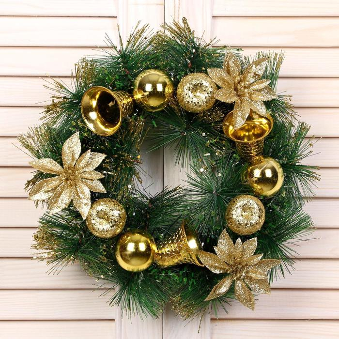 Венок новогодний d-25 см Венок новогодний d-25 см "Золотые цветочки и колокольчики"