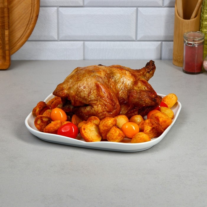 Блюдо «Голбарг», фарфор, Иран Блюдо «Голбарг», фарфор, Иран