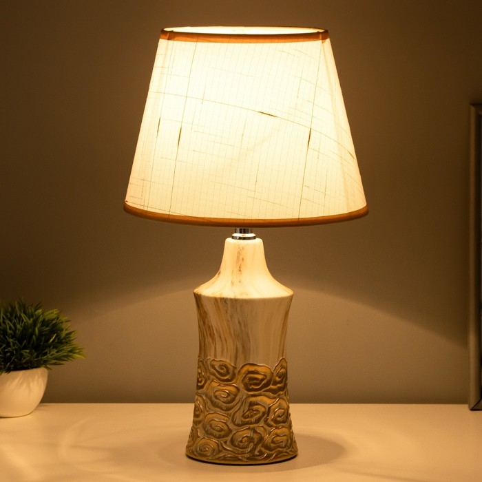 Настольная лампа Настольная лампа "Наоми" Е14 40Вт бежево-золотой 23х23х40 см