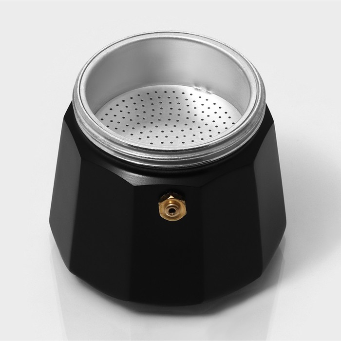 Кофеварка гейзерная Magistro Alum black, на 3 чашки, 150 мл, цвет чёрный Кофеварка гейзерная Magistro Alum black, на 3 чашки, 150 мл, цвет чёрный