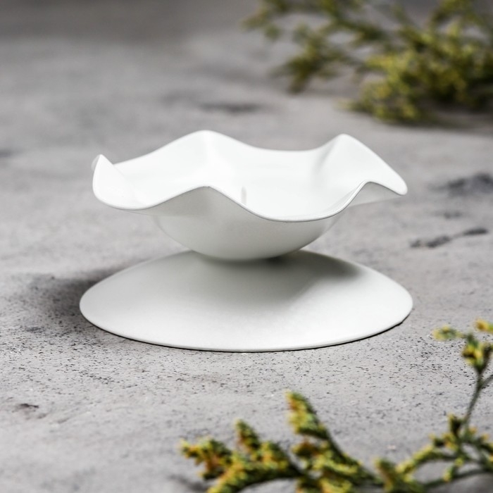 Подсвечник металл на 1 свечу Подсвечник металл на 1 свечу "Кувшинка Н", 3,5х7,3 см, белый