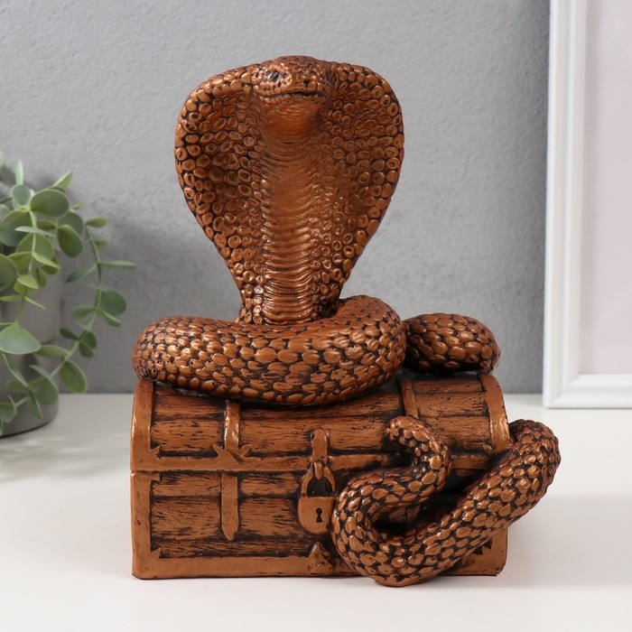 Фигурка Фигурка "КОБРА НА СУНДУКЕ 20 х17 х 12 см.