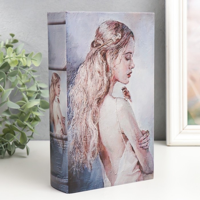 Сейф-книга дерево кожзам  Сейф-книга дерево кожзам "Девушка-нежность" 21х13х5 см