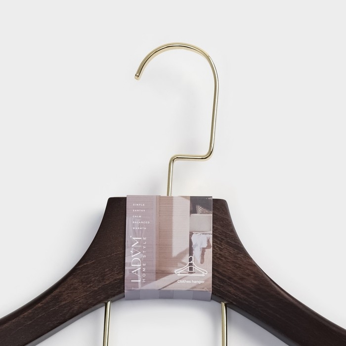 Плечики - вешалка для костюмов LaDо́m Brown Gold, 42,5×4×19 см, перекладина вельвет, широкие плечики, дерево бук Плечики - вешалка для костюмов LaDо́m Brown Gold, 42,5×4×19 см, перекладина вельвет, широкие плечики, дерево бук