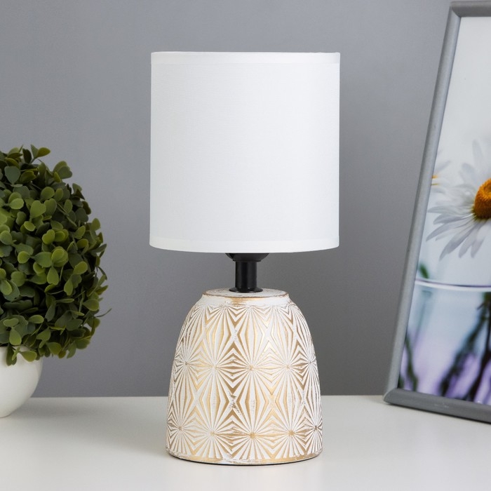 Настольная лампа Настольная лампа "Диана" Е27 40Вт бело-золотой 13х13х27,5 см