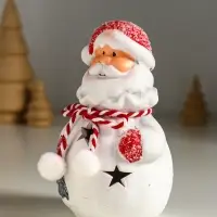 Сувенир керамика свет "Дед Мороз в шубке с помпонами" 7,5х6,5х12,5 см