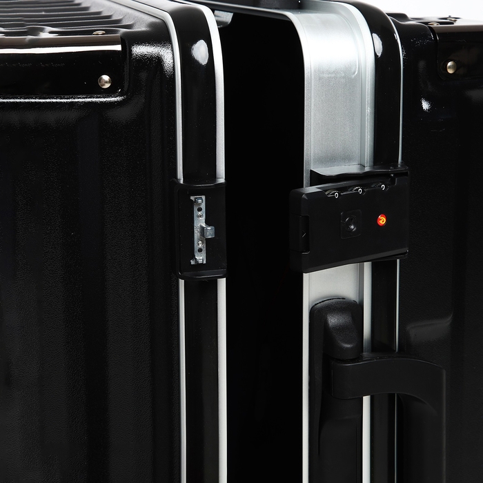 Чемодан средний 55 л (M), отдел на молнии, 2 кодовых замка, 4 колеса, крючок, цвет чёрный Чемодан средний 55 л (M), отдел на молнии, 2 кодовых замка, 4 колеса, крючок, цвет чёрный