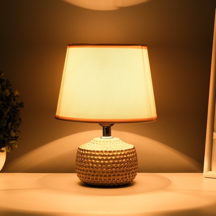 Настольная лампа с абажуром RISALUX «Капли дождя», 1×40 Вт, Е27, золото, 17.5×17.5×23.5 см Настольная лампа с абажуром RISALUX «Капли дождя», 1×40 Вт, Е27, золото, 17.5×17.5×23.5 см