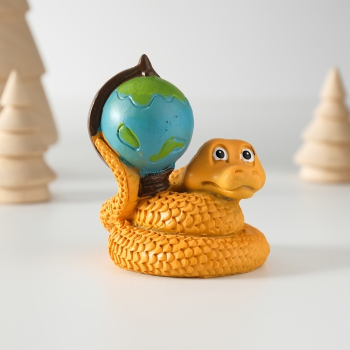 Сувенир полистоун Сувенир полистоун "Змей с глобусом" 5,5х6 см
