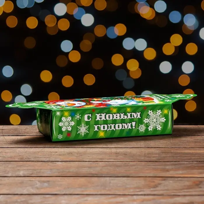 Подарочная коробка «Снеговик с конфетой» 22×11.2×5.5 см