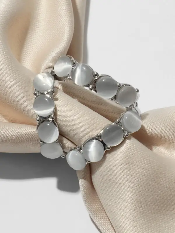 Муфта для платка &laquo;Треугольник&raquo;, серая в серебре