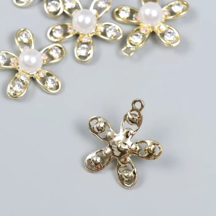 Декор для творчества металл, стразы "Ромашка с жемчужинкой" золото 2,5х3 см