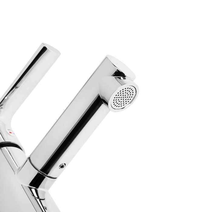 Смеситель для раковины ZEIN Z3695, однорычажный, поворотный излив высотой 9 см, хром Смеситель для раковины ZEIN Z3695, однорычажный, поворотный излив высотой 9 см, хром