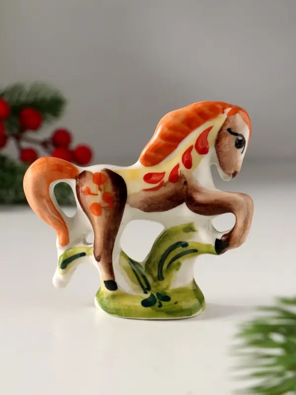 Сувенир Конь на подставке, 8х8 см, гжель, цвет Сувенир Конь на подставке, 8х8 см, гжель, цвет