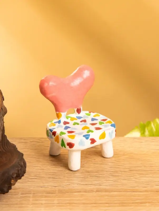 Сувенир «Стульчик с сердечками», 4×4×5.5 см, дерево, разноцветный