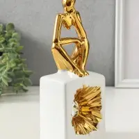 Сувенир керамика "Задумчивый человек" белый с золотом 7х9,5х26 см