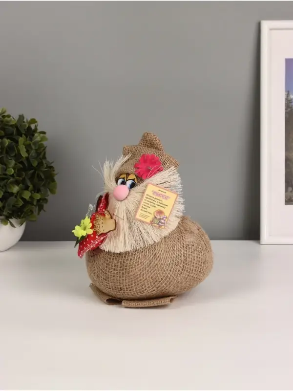 Фигурка - оберег &laquo;Домовой. Васек на мешковине, с красным мешком&raquo;, 26&times;21&times;21 см