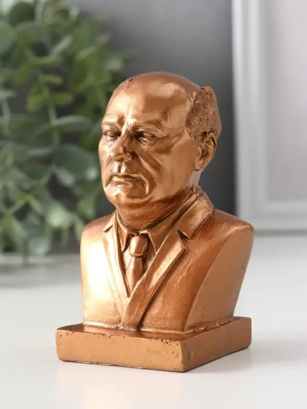 Бюст «Горбачёв», 10.5×6.5×5 см, бронза Бюст «Горбачёв», 10.5×6.5×5 см, бронза