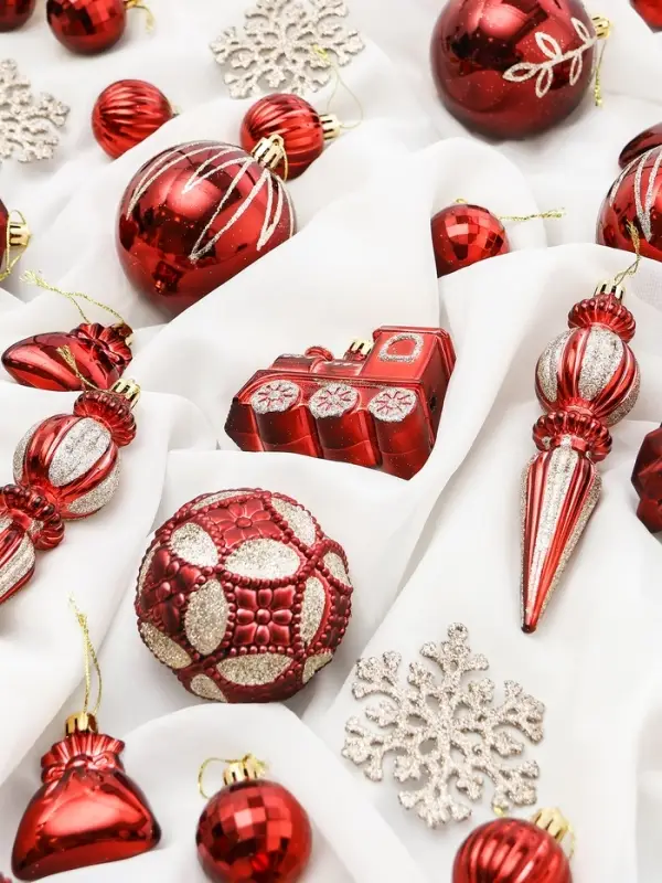 Набор украшений пластик 60 шт Набор украшений пластик 60 шт "Зима в подарках" красный