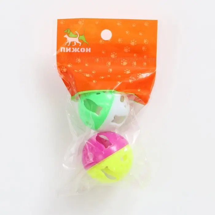 Набор из 2 шариков-погремушек  Набор из 2 шариков-погремушек "Рыбки и лапки", диаметр 3,8 см бело-зелёный/фиолетово-жёлтый