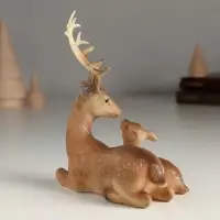 Фигурка полистоун «Олень с оленёнком», 10.5×6×12.5 см