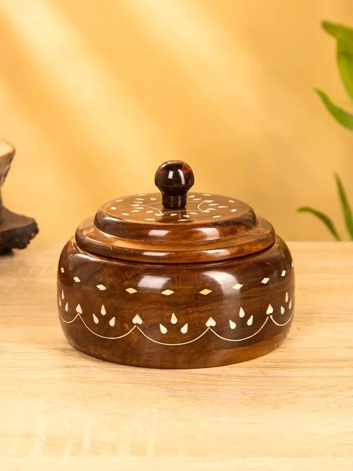 Ваза для конфет "Ассорти" 15х15х10 см, дерево шишам Ваза для конфет "Ассорти" 15х15х10 см, дерево шишам